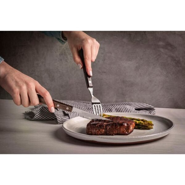 tramontina wooden handle steak/pizza knife set. A 6 pieces tramontina steak/pizza knife set.