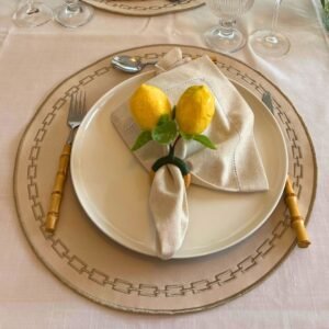 This set contains a placemats, napkin, and a napkin ring.