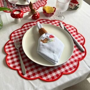 This set contains a placemats, napkin, and a napkin ring.